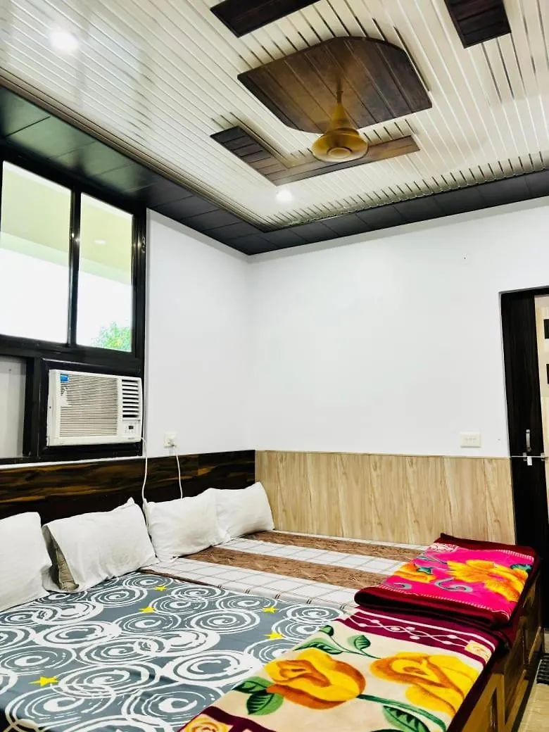 S R Hotel Varanasi