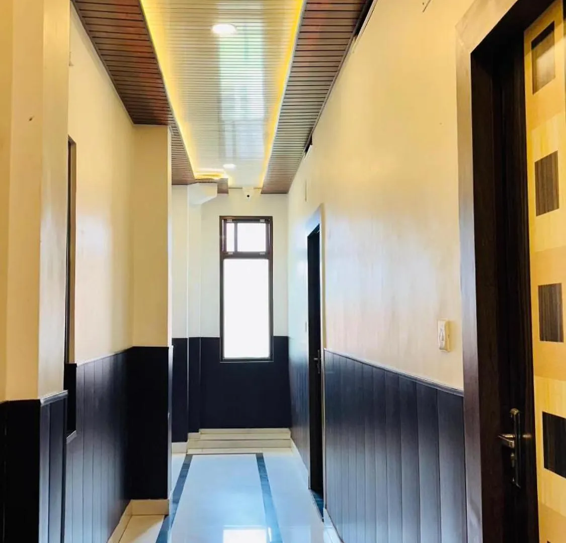 S R Hotel Varanasi