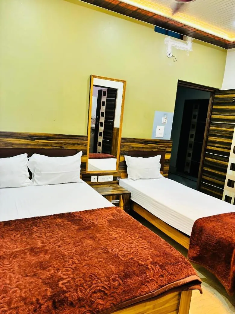 S R Hotel Varanasi