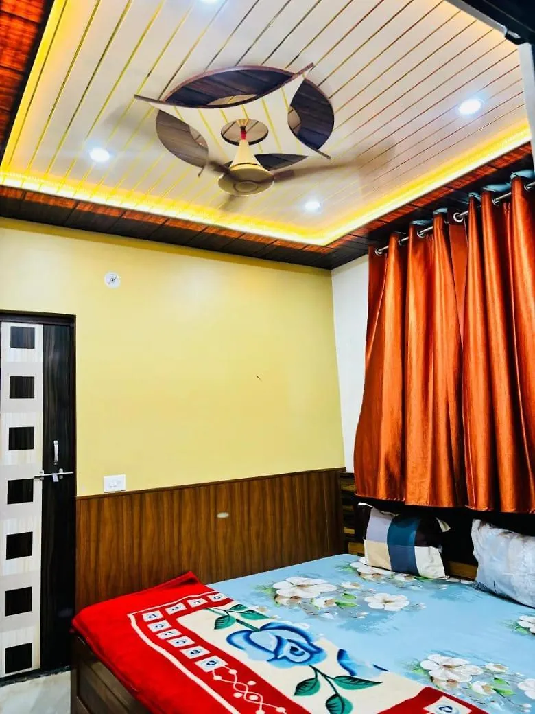 S R Hotel Varanasi 3*,