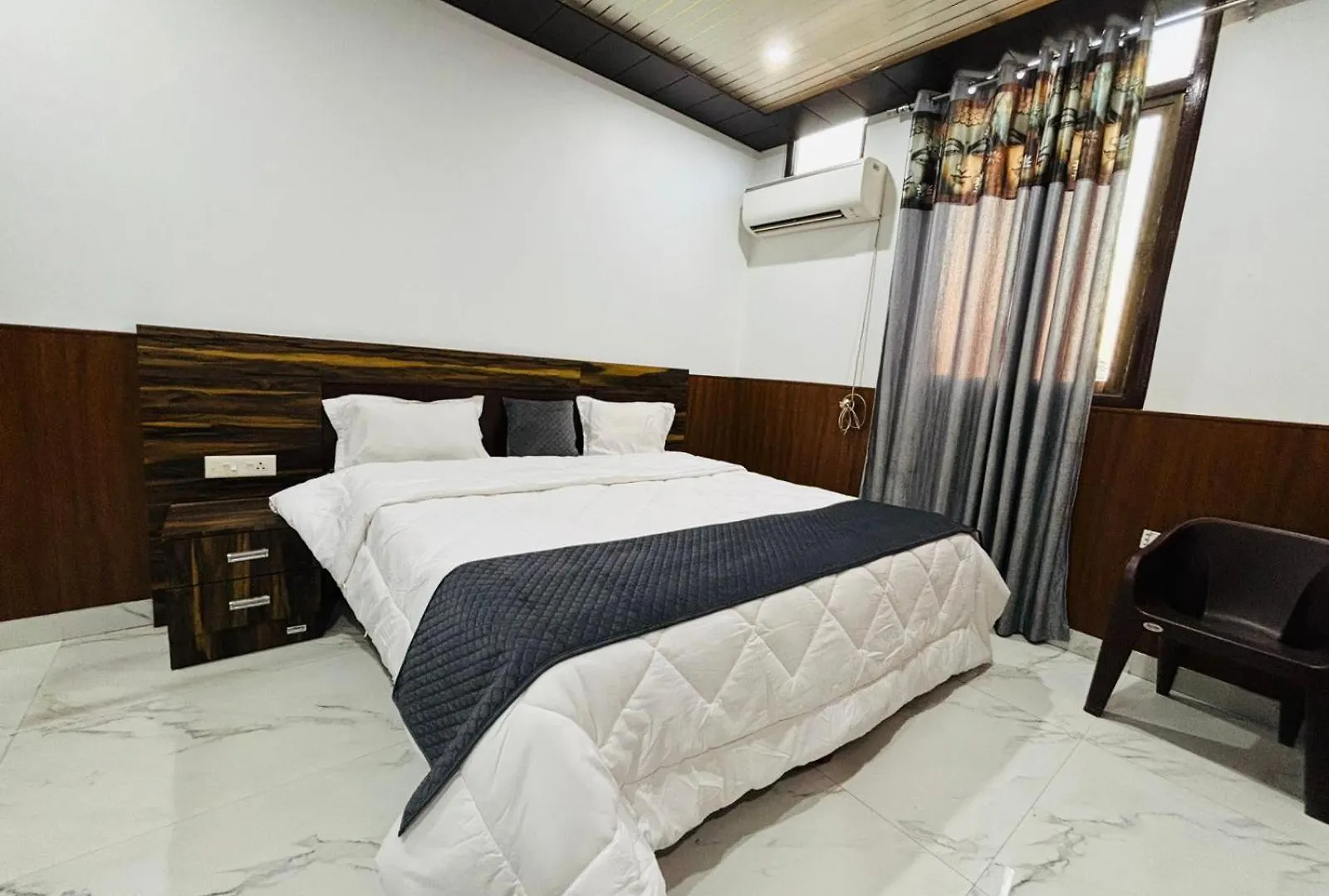 S R Hotel Varanasi