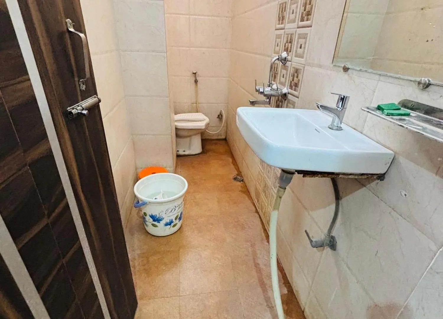S R Hotel Varanasi